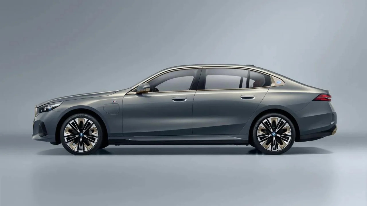 BMW has started accepting bookings for the i5 LWB in India. Featured Image