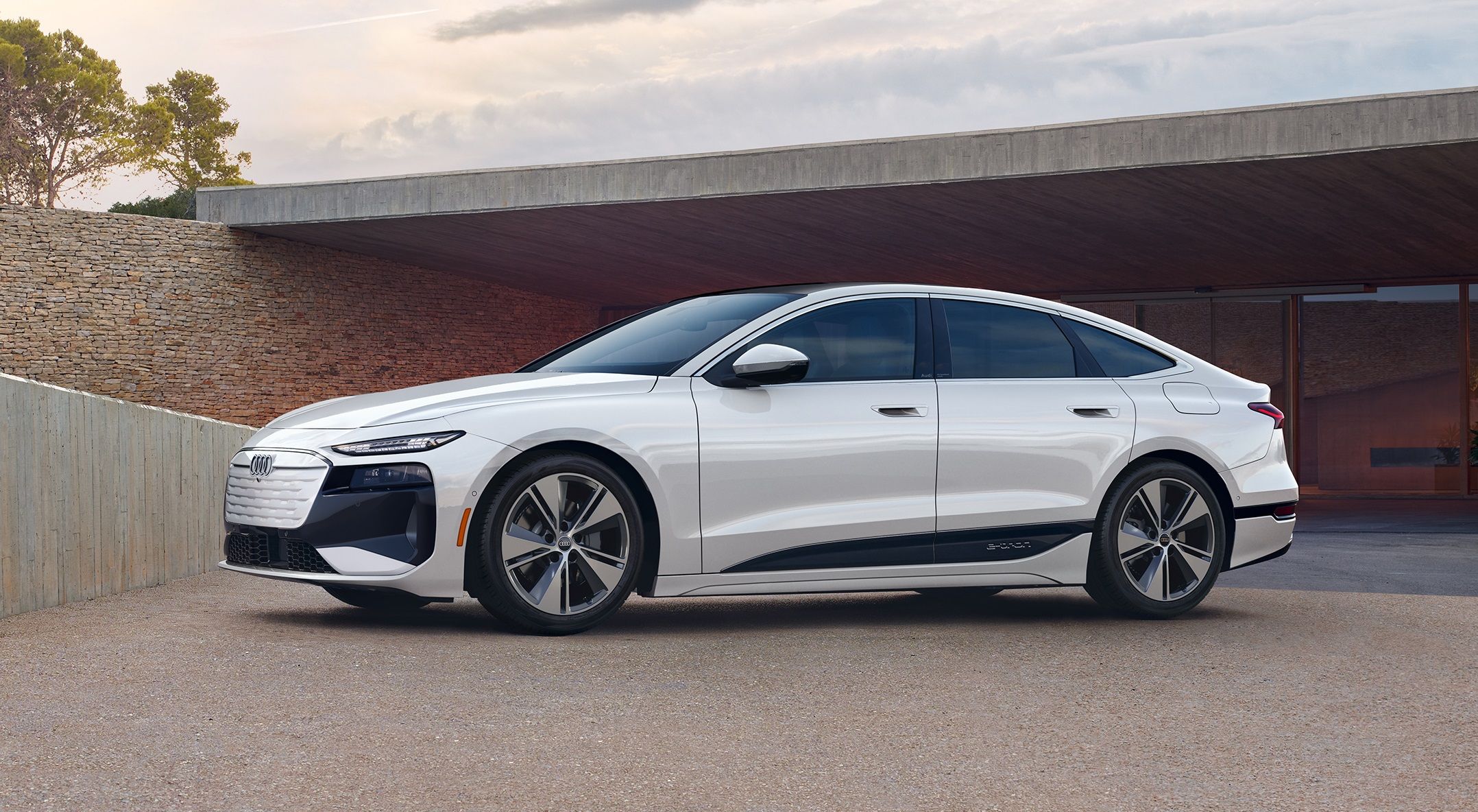 The Audi A6 Sportback E-Tron has shattered records by traveling an impressive 1,338 km on just one full charge. Featured Image