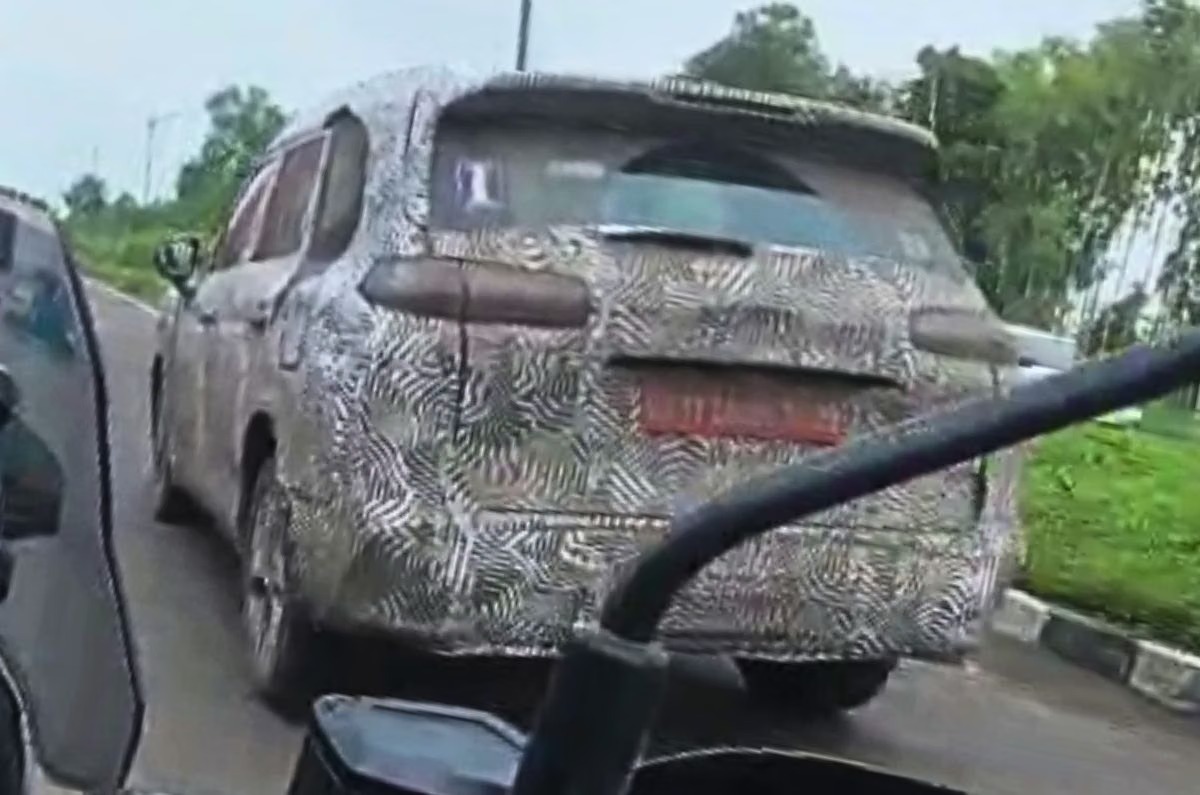 The 'Hector Hawk' EV from MG, built on the Starlight 560 platform, has been spotted during testing. Featured Image