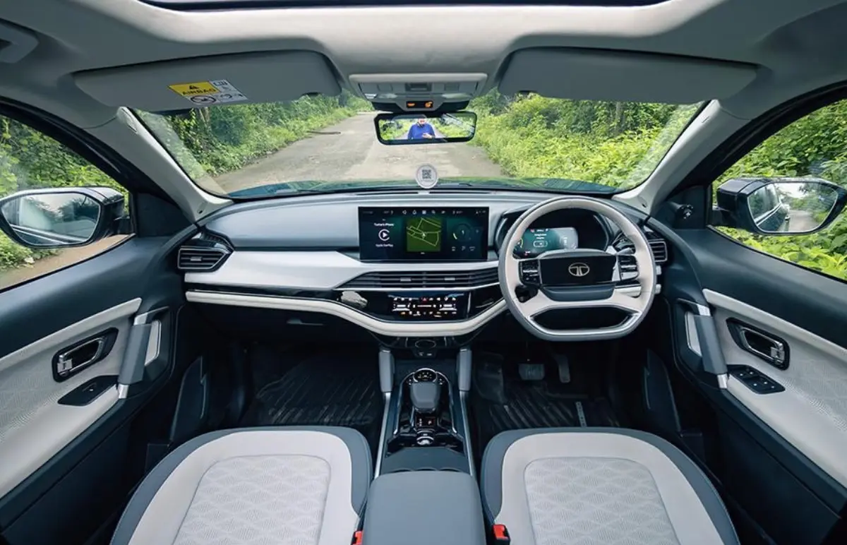 Mahindra XEV 9e vs Tata Harrier EV