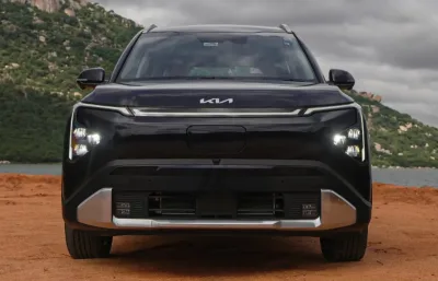 Kia Carens Clavis EV in black