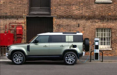 Land Rover Defender 