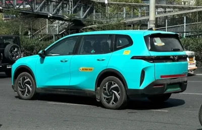 Limo Green Electric Taxi Spotted in India