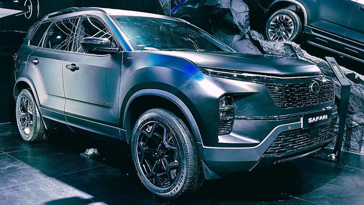 The new Tata Safari EV is expected to get triple-screen setup & dual-motor AWD. Featured Image