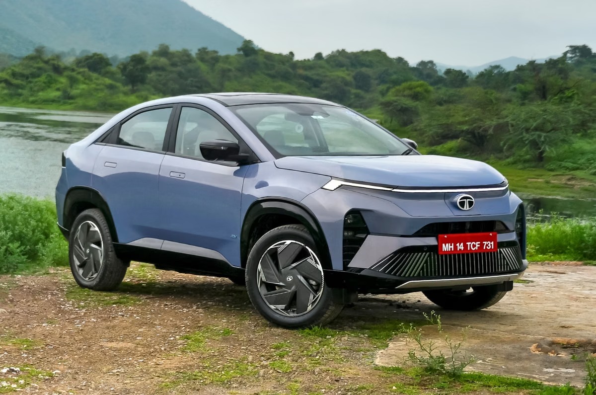 The Tata Curvv EV offers benefits that can amount to Rs 3.35 lakh in August 2026. Featured Image