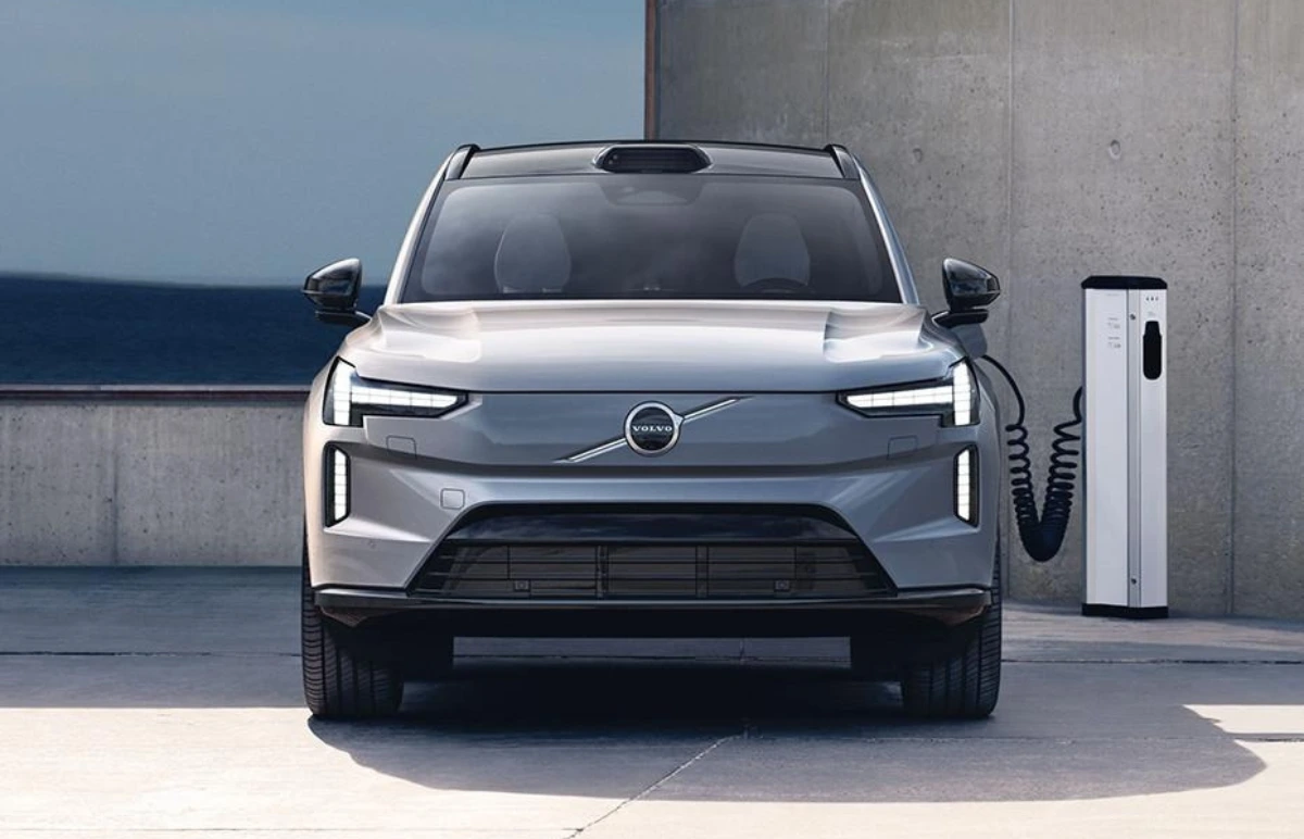 Volvo EX90 First Drive Review: Range, Features, Launch Date & Expected Price in India Featured Image