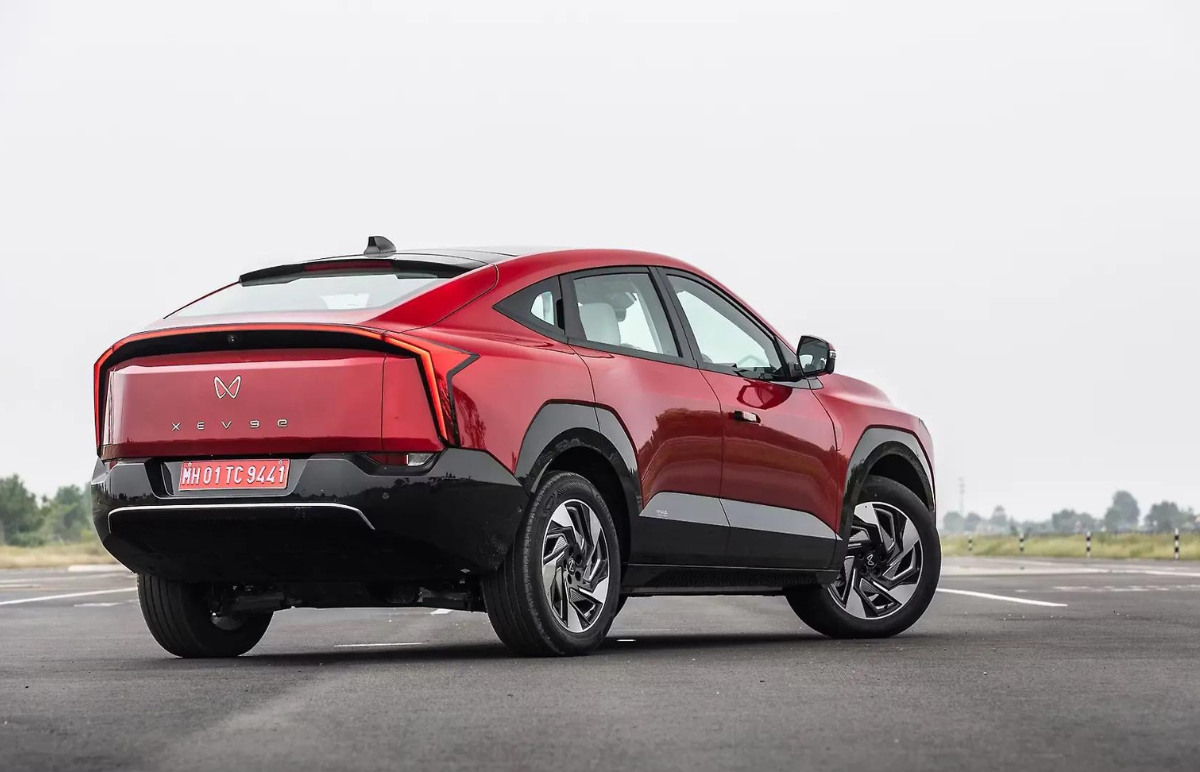 Mahindra XEV 9e vs Tata Harrier EV