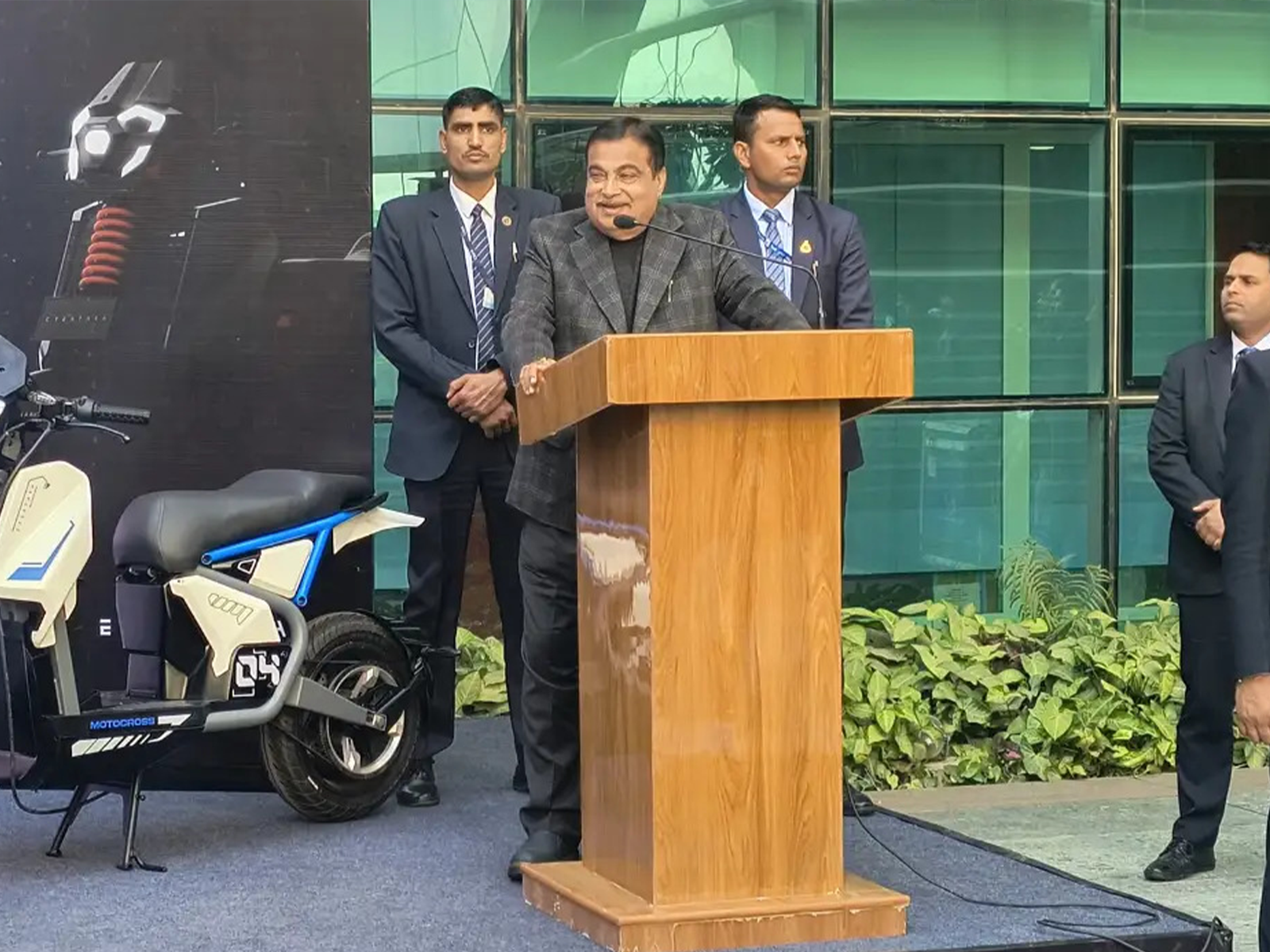 Creatara Mobility has unveiled its latest electric two-wheelers, the IN40 and VM4, at IIT Delhi. Featured Image